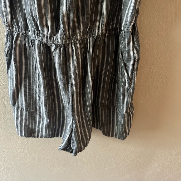 Old Navy Striped Romper Linen Blend Size Medium - Picture 4 of 9